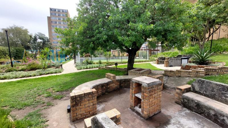 1 Bedroom Property for Sale in Loevenstein Western Cape